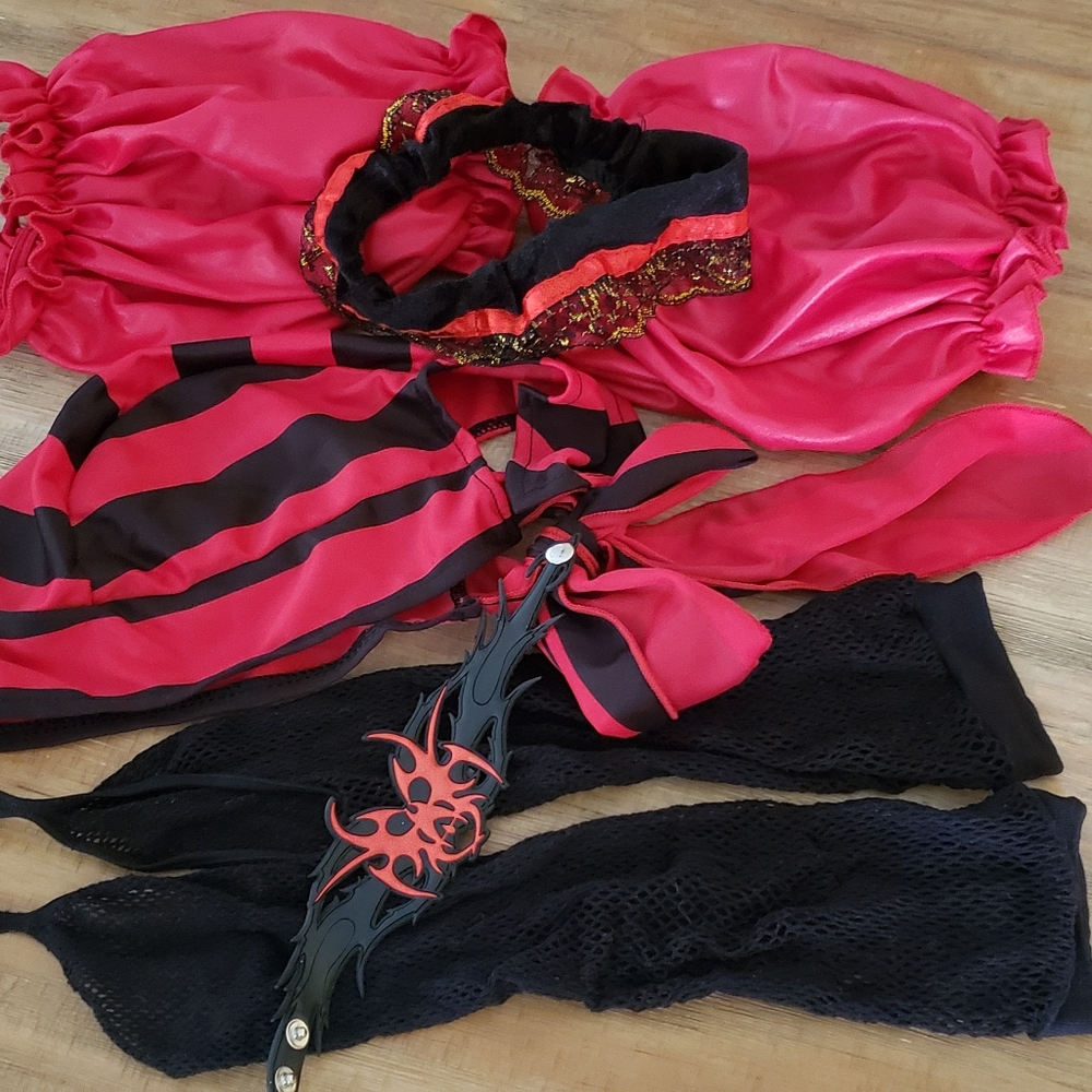 Pirate costume for ladies
